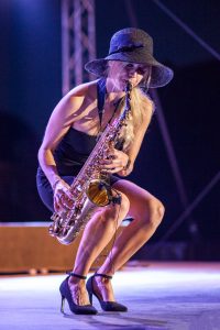 Saxophonistin Diez an der Lahn