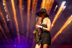 Anne La Sastra Traditionelle Nacht