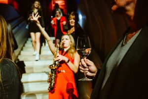 Saxophonistin buchen